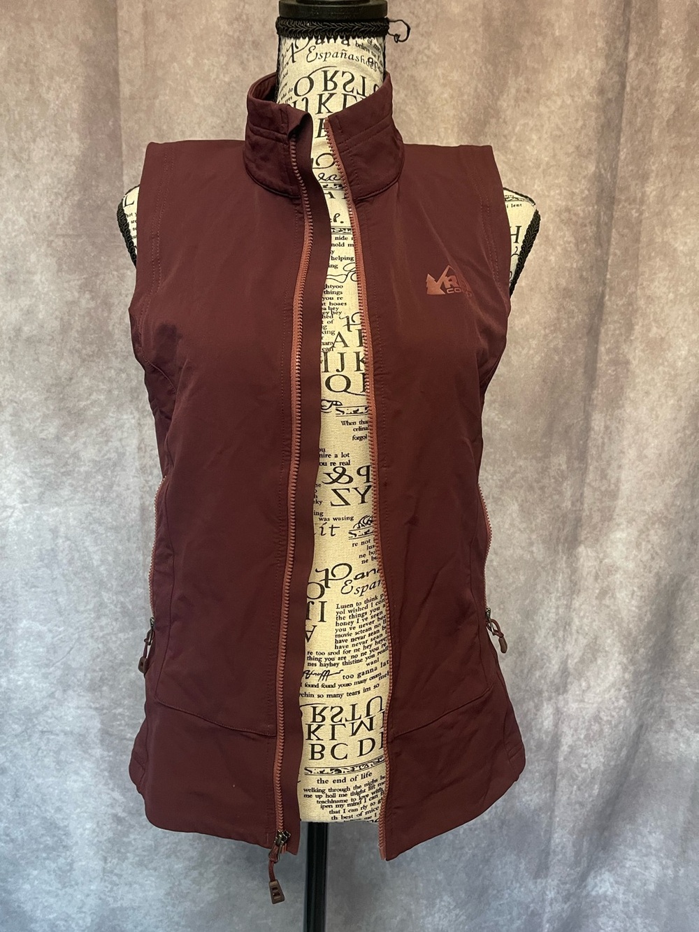 REI Women's Maroon Softshell Vest - Sleeveless Zip-Up XS